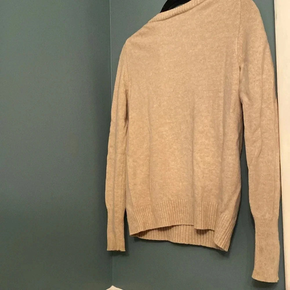 J Crew women’s wool sweater - medium - tan/brown - great condtion - Picture 5 of 7